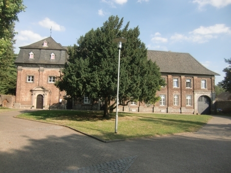 Jüchen-Damm : Nikolauskloster ( Straße ), Nikolauskloster